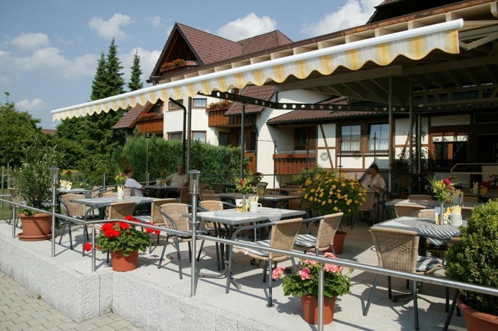 Landgasthof Loewen Neubulach Exterior foto